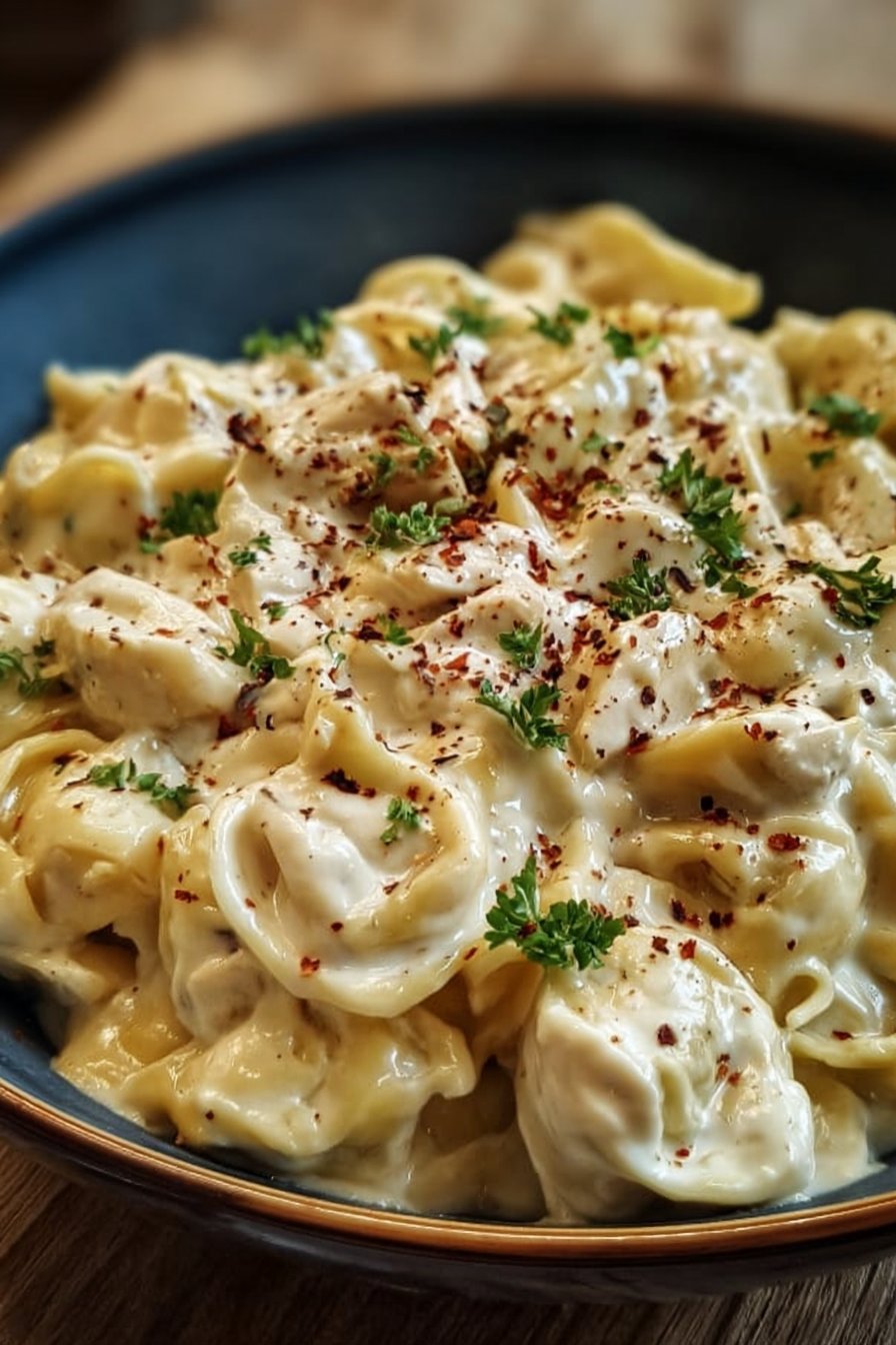 Crockpot Chicken Alfredo Tortellini: A Creamy Delight You’ll Love!